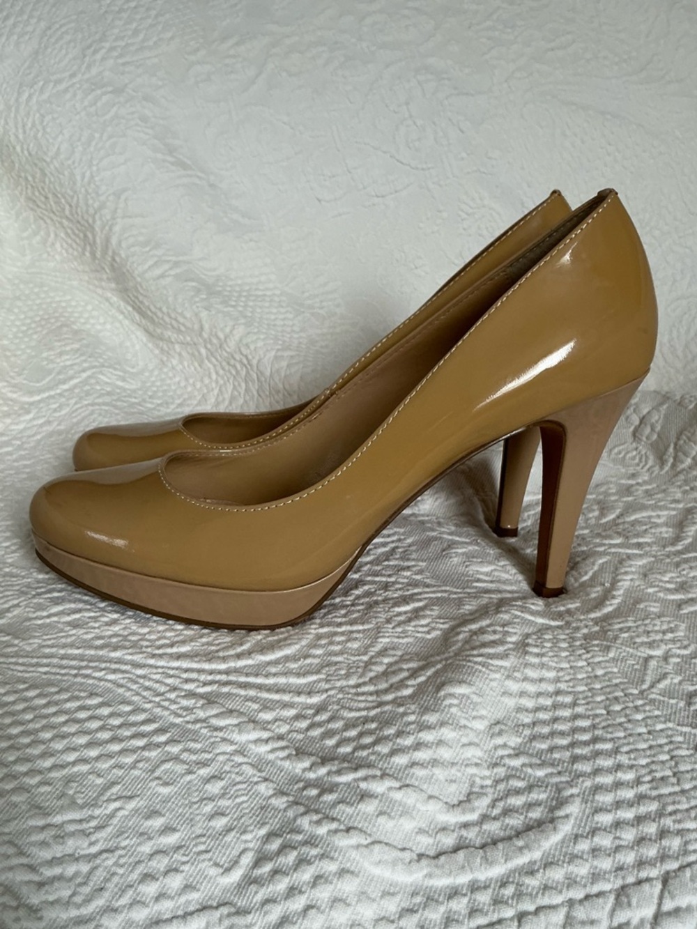 🤎 Circa Joan & David  Luxe Pearly Nude Tan Beige Patent Leather 4” Heels - 9
